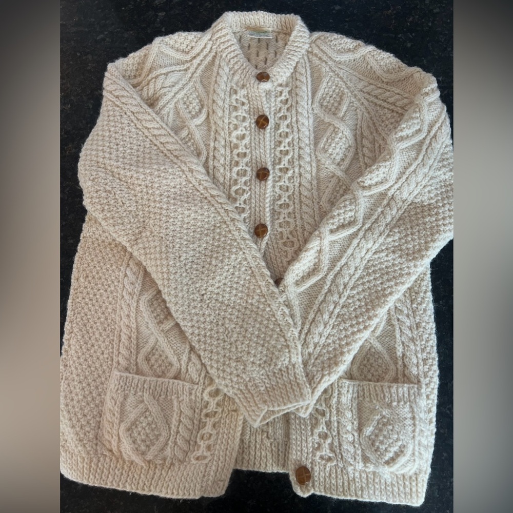 Glencrafts Handknits Cozy Cream Cable Knit Sweater. Made in Ireland. Size M.